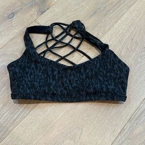 Lululemon free to be wild bra size 4